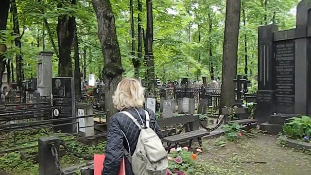 Могила Васнецовых,Пришвина и статуя Белого Христа смотреть онлайн