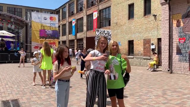 У НАС С ЛЕДИ ДИАНОЙ ПОЯВИЛАСЬ ОХРАНА // ВИДЕОЖАРА ДЕНЬ 2 // Барвина Влог смотреть онлайн