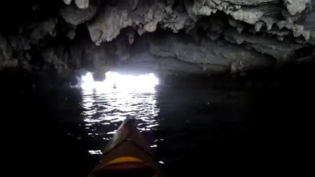 Гребля на байдарках. Залив Халонг смотреть онлайн
