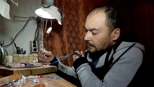 Древнейшая профессия ювелира остается востребованной смотреть онлайн