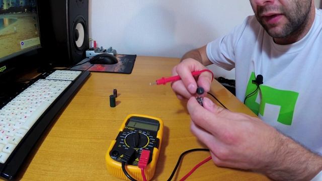 КАК ПРОВЕРИТЬ ЭЛЕКТРОЛИТИЧЕСКИЙ КОНДЕНСАТОР МУЛЬТИМЕТРОМ! смотреть онлайн
