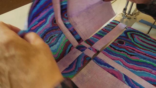 Donna's FREE "Twist and Shout" Disappearing Four Patch Quilt pattern! смотреть онлайн