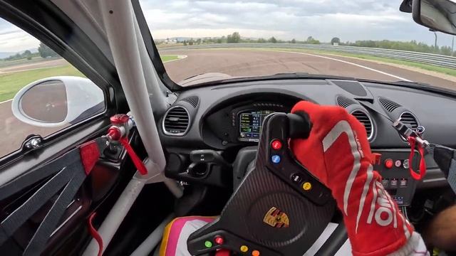 ONBOARD the NEW Caymen GT4 RS Clubsport // Autodromo di Modena 4K смотреть онлайн