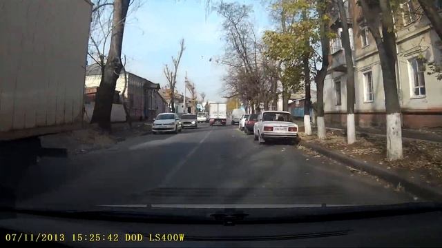 Краснодар, Янковского - куча припаркованных на встречке(см.описание) смотреть онлайн