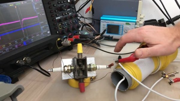 206. Электростатический генератор… (засасывающая катушка)