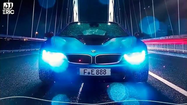 эту песню лучше слушать в наушниках смотреть онлайн