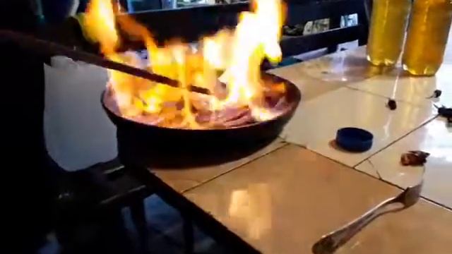 Как нужно готовить охотничьи сосиски с помощью спирта смотреть онлайн