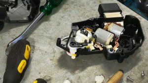 Замена моторчика замка двери Вольво S80/ ХС 60/ХС 70