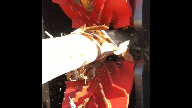 Видео работы окорочного станка KRAFTER RD 600 | ПРОЦЕСС ОКОРКИ БЕРЕЗОВОГО БРЕВНА смотреть онлайн