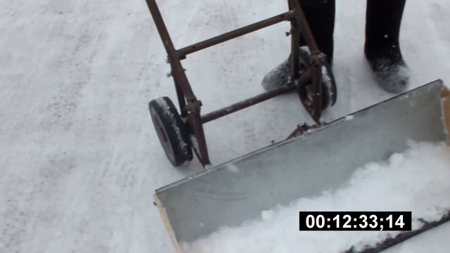 Самодельный снегоуборщик превращается... смотреть онлайн