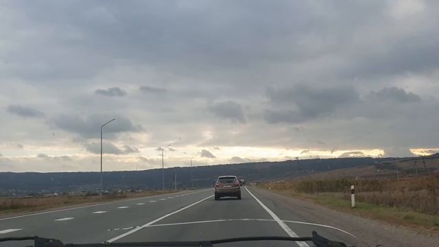 Знакомство с местностью Кавказа, проезжаем санаторий Железноводск в горах. смотреть онлайн