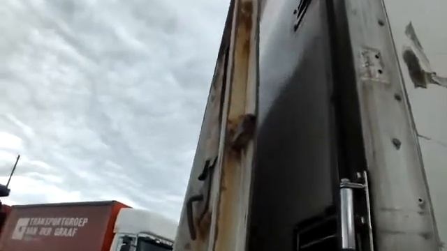 Рефрижератор Volvo FLL, гидроборт Zepro, 2006 г