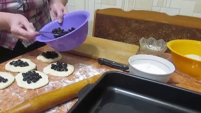 Пирожки домашние, сладкие. Cakes home, sweet. смотреть онлайн