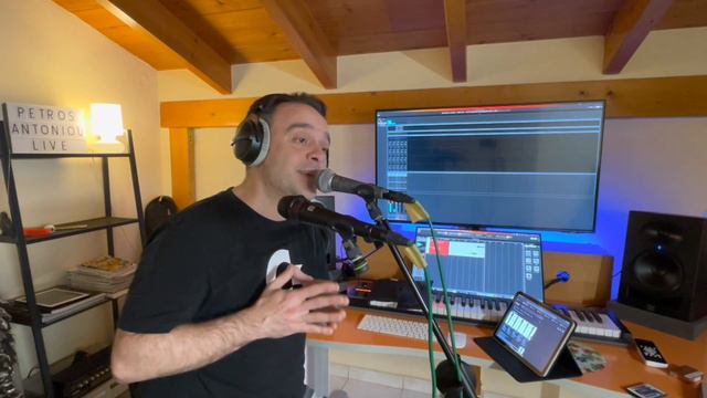 SHURE Beta 58A vs sE Electronics V3 |Comparison by Petros Antoniou смотреть онлайн