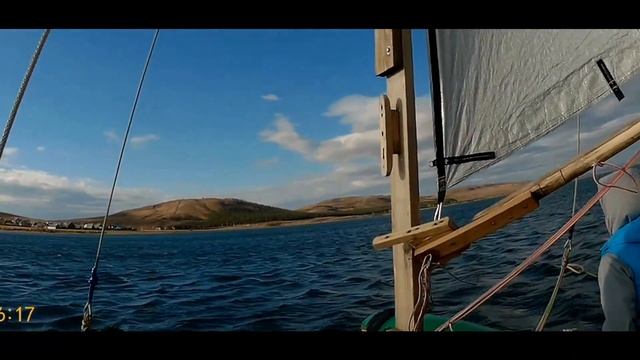 Катамаран под самодельным парусом смотреть онлайн