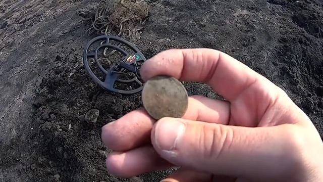 Поиски монет с Металлоискателем Garrett ACE 150 , на берегу у церкви смотреть онлайн