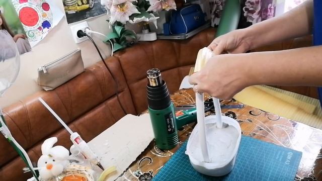 Хризантема из рифлёной подложки. Настольный светильник.