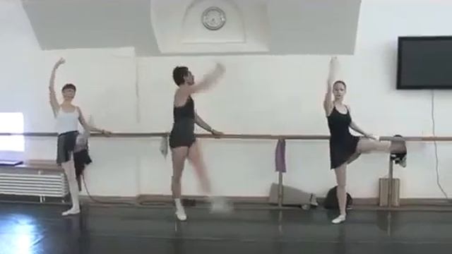 Ballet class, Nikolai Tsiskaridze. Teatro Bolshoi (2013) / Bolshoi Ballet смотреть онлайн