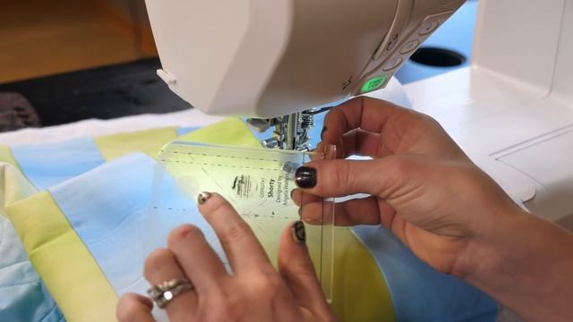 The Beginner's Guide to Machine Quilting with Rulers - Introducing Shorty смотреть онлайн