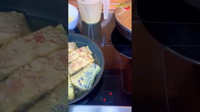 Как пожарить рыбу на воде с хрустящей корочкой, без брызг и запаха гари #shorts смотреть онлайн