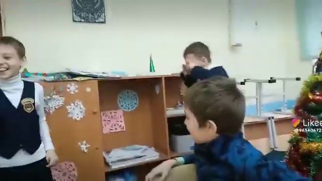 типичный наш класс когда училка вышла из класса смотреть онлайн