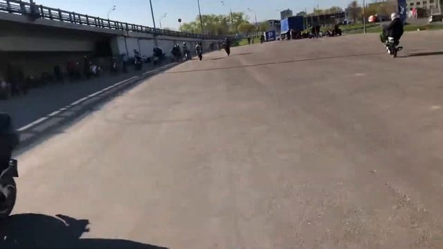 Стунт райтинг Fzm кил стрит открытие сезона на мопедах