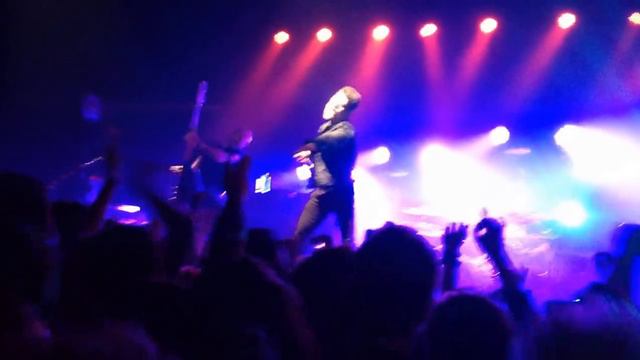 AFI davey havok jumps into crowd смотреть онлайн