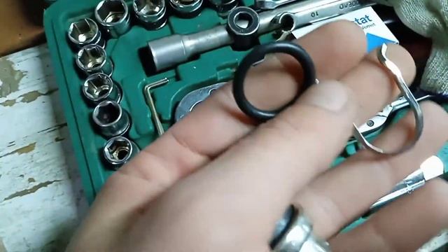 Замена датчика температуры Гольф 3 1.6АЕЕ. смотреть онлайн