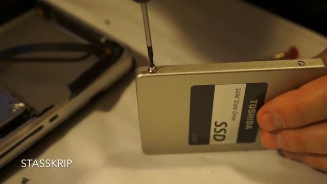 Замена жесткого диска на SSD на MacBook Pro(Late 2011) и установка 16GB of RAM смотреть онлайн