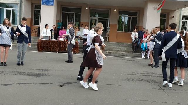 Школьный вальс выпускников 2021 смотреть онлайн