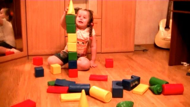 Мостик с башней из кубиков смотреть онлайн