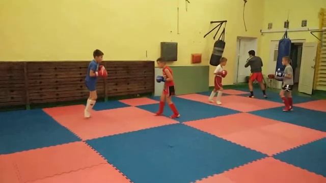 Спарринг раунд 2.  Младшая группа кикбоксинг