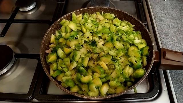 Блюдо для КЕТО диеты. Тушеная брюссельская капуста с фаршем. Полезно и безумно вкусно. смотреть онлайн