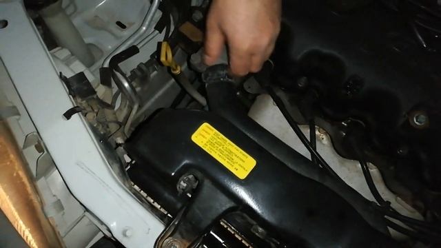 SU KULLANILMIŞ RADYATÖR 2 BERBAT PAS VAR.TEMİZLEMEYE ÇALIŞTIK HYUNDAI ACCENT 1.5. SOĞUTMA SİSTEMİ