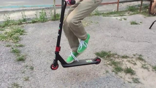 Прыгаем на Скуте смотреть онлайн