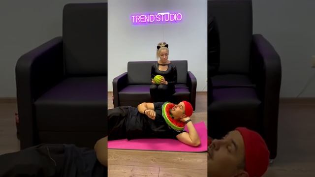 Как не чихать на людях? Лайфхак #shorts смотреть онлайн