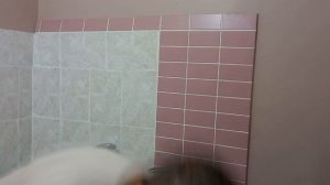 Как повесить зеркало в ванной комнате над раковиной на 1 петлю