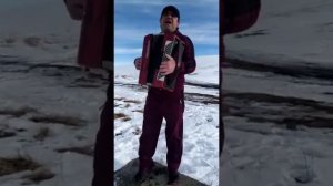 Абдула зажигает на баяне