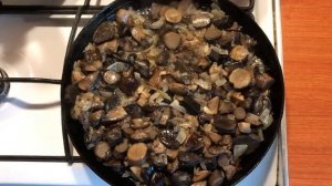 Жареные подосиновики с луком и подсолнечным маслом