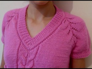 V-образная горловина резинкой 1х1 спицами сверху (продолжение).