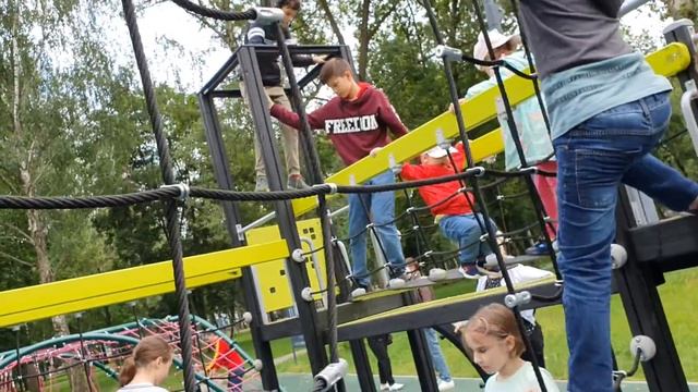 Лева научился САМ Раскачиваться. Соня паук. смотреть онлайн