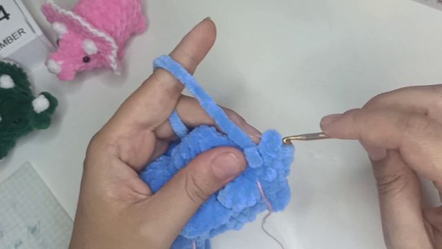 Динозаврик крючком МК. смотреть онлайн