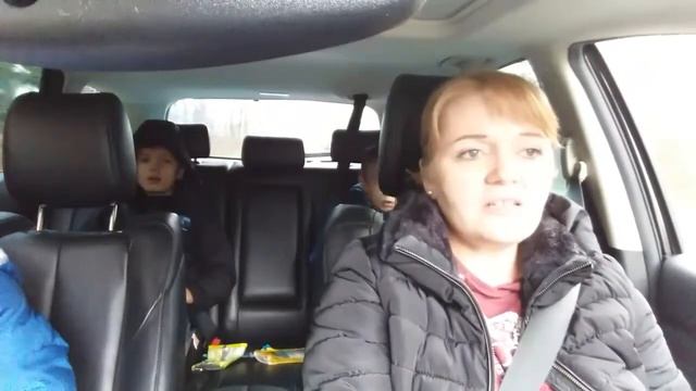 Едем на День рождения племянницы. Дети на катке. смотреть онлайн