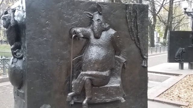 На Патриарших памятник Крылову И.А. смотреть онлайн