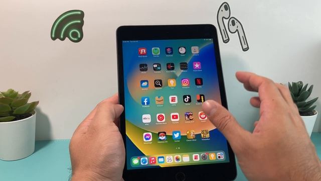 iPadOS 16 OFFICIAL on iPad Mini 5 (Review) смотреть онлайн