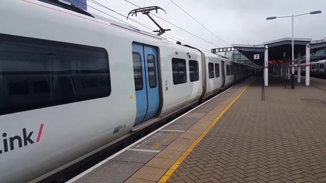 [FHD]ThamesLink trains at Luton Airport Parkway station смотреть онлайн