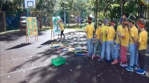 Авторская подвижная игра Собери фрукты и овощи