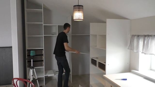 Встроенный шкаф своими руками. Большой шкаф купе с выдвижными ящиками. Сборка шкафа-купе смотреть онлайн