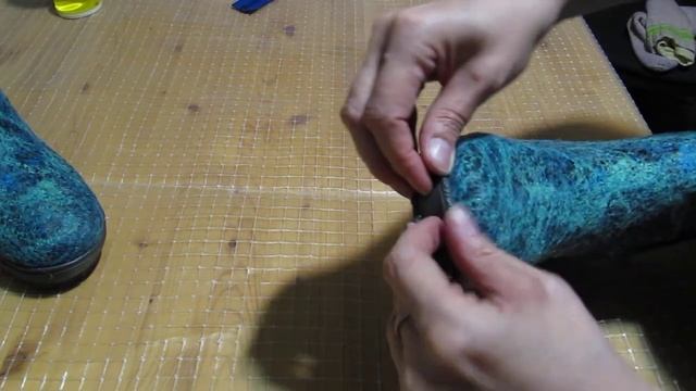 Приклеиваю подошву к валенку горячим способом смотреть онлайн