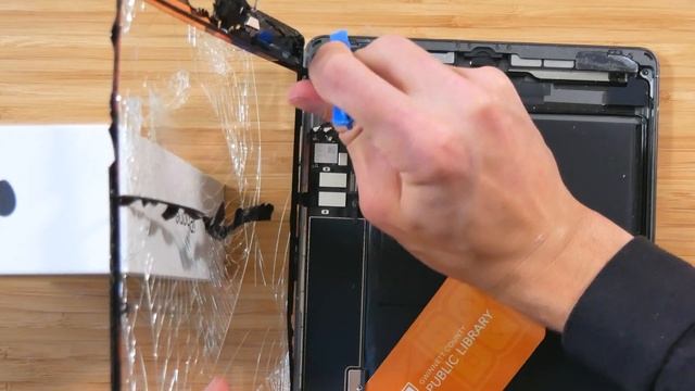 iPad 7th Gen Screen Replacement! (10.2 inch iPad) Tutorial смотреть онлайн